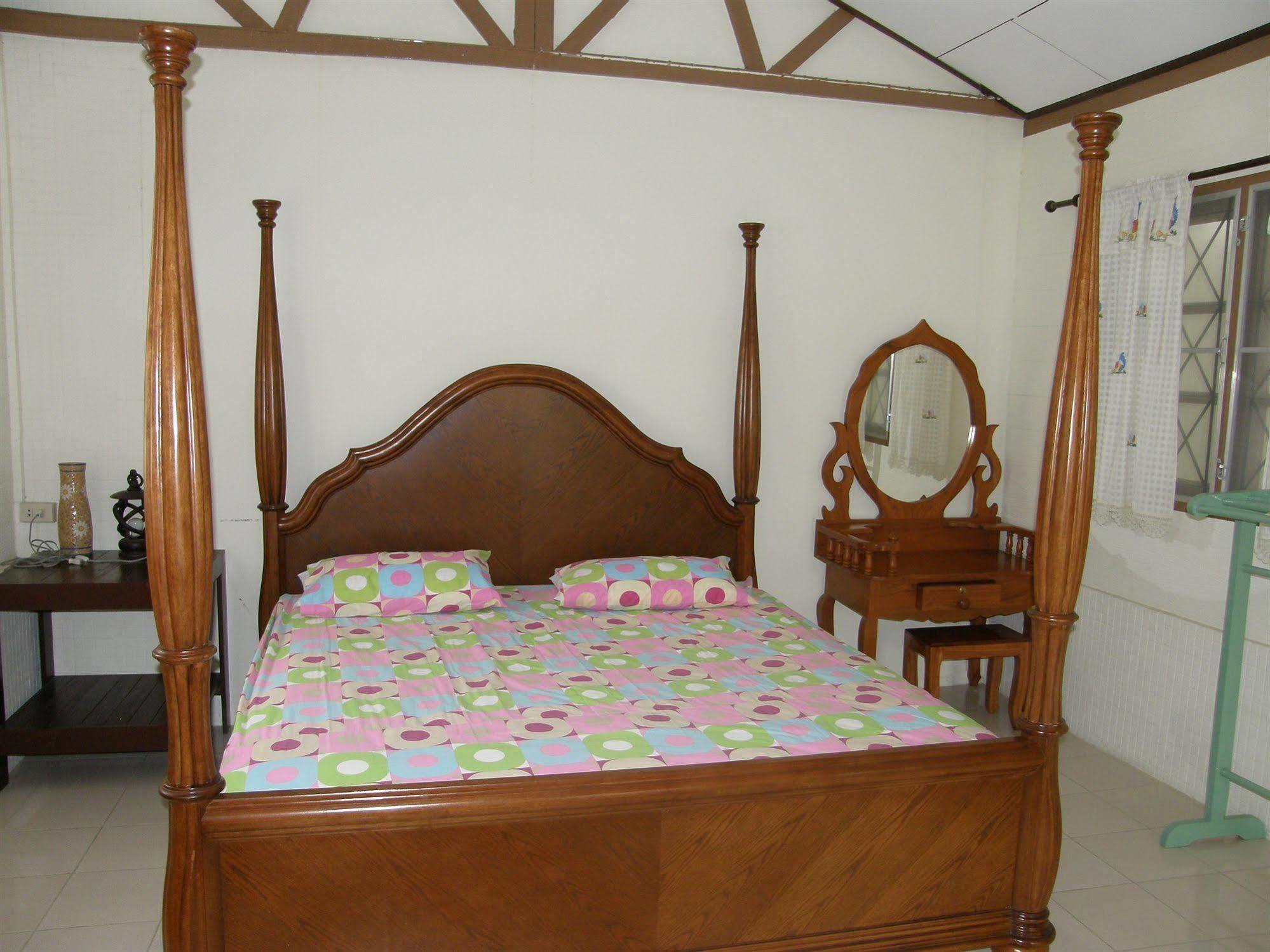 Anchana House Jomtien Beach Esterno foto