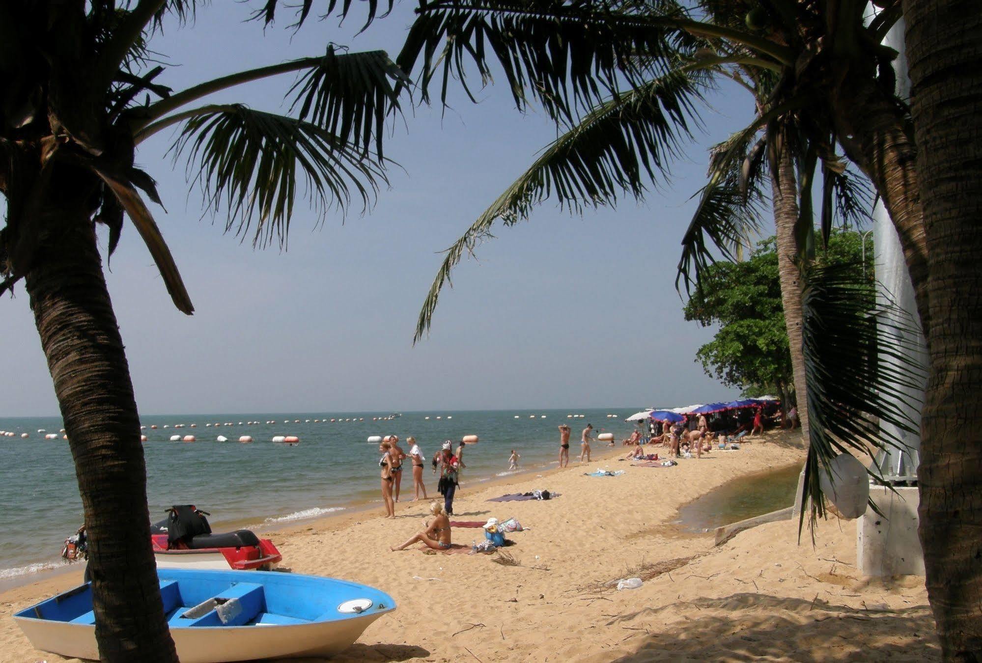 Anchana House Jomtien Beach Esterno foto